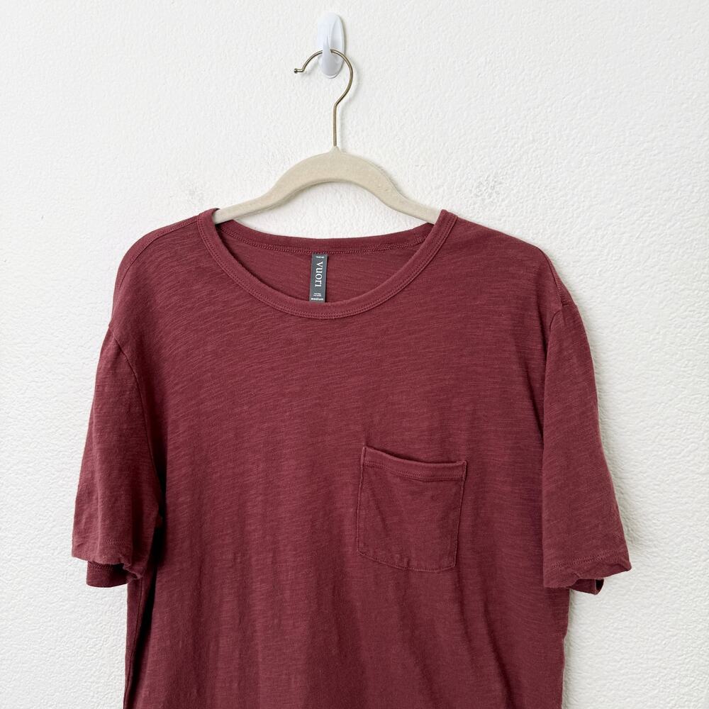 [Vuori] Maroon Ruby Men's Crew Neck Short Sleeve Pocket Tee T-Shirt Sz Medium M - Picture 4 of 11